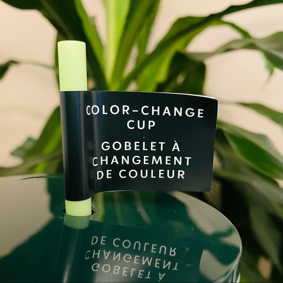 ❤️NEW💚 Starbucks Holiday 2021 Poinsettia 24 oz Cold Cup - Picture 2 of 4